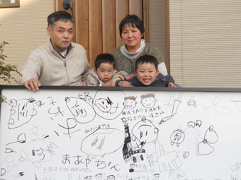 沖本様ご家族で記念撮影